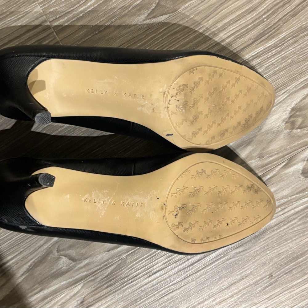 Kelly & Katie Elegant Black Heels - Picture 6 of 6